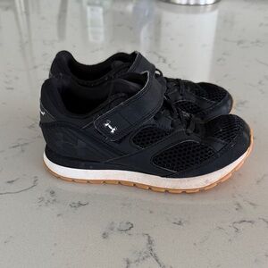 Under Armour Boys Velcro Tennis Shoes